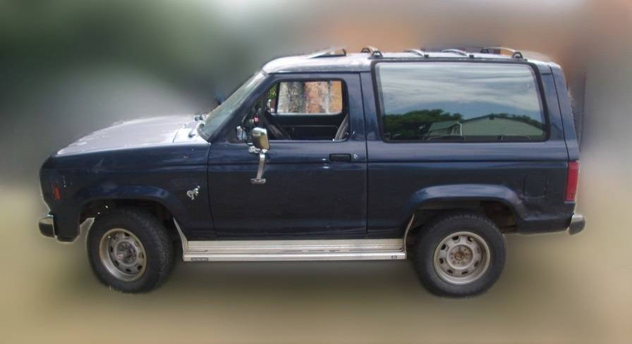 Ford-bronco-4x4-1986-blue-1