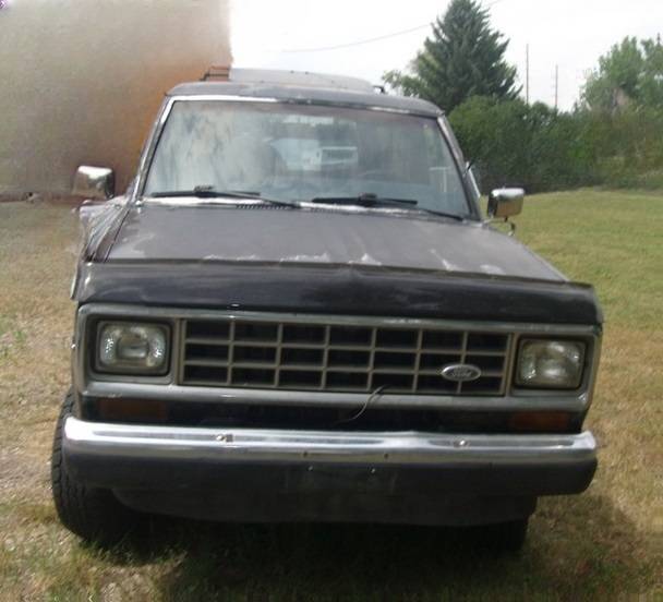 Ford-bronco-4x4-1986-blue-2