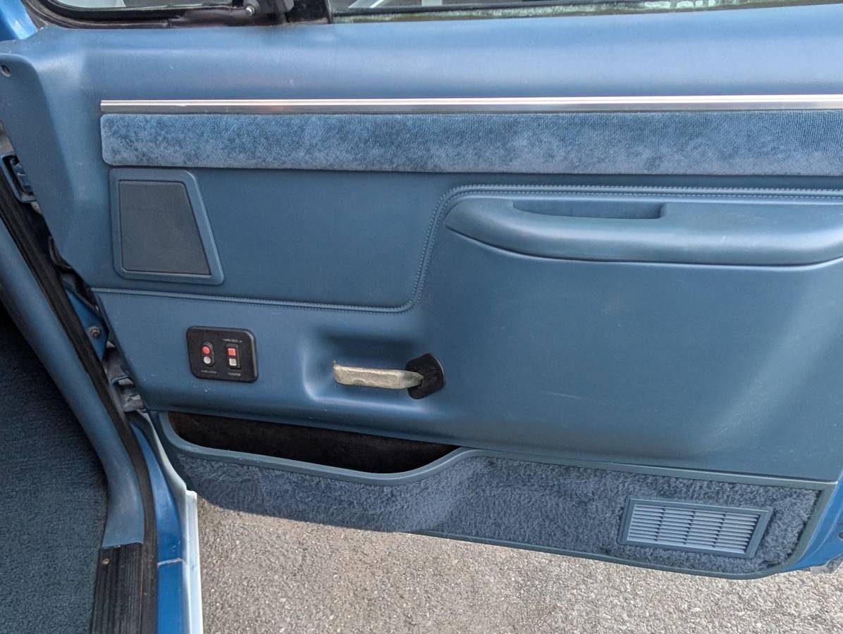 Ford-bronco-4x4-1988-blue-22
