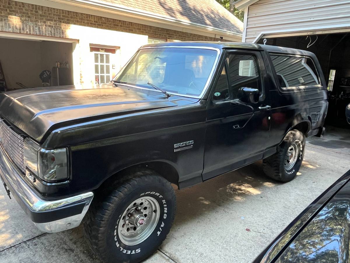 Ford-bronco-4x4-1990-black-2