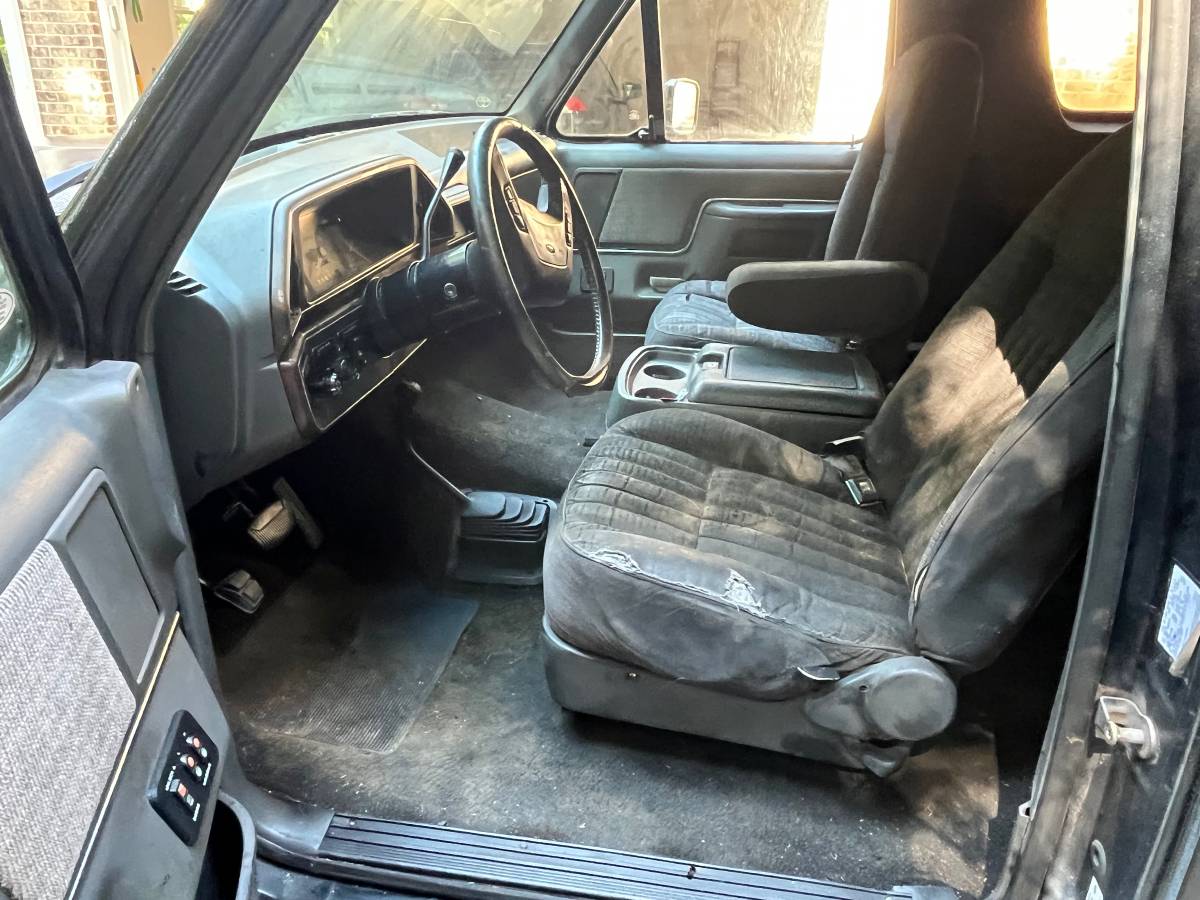 Ford-bronco-4x4-1990-black-3