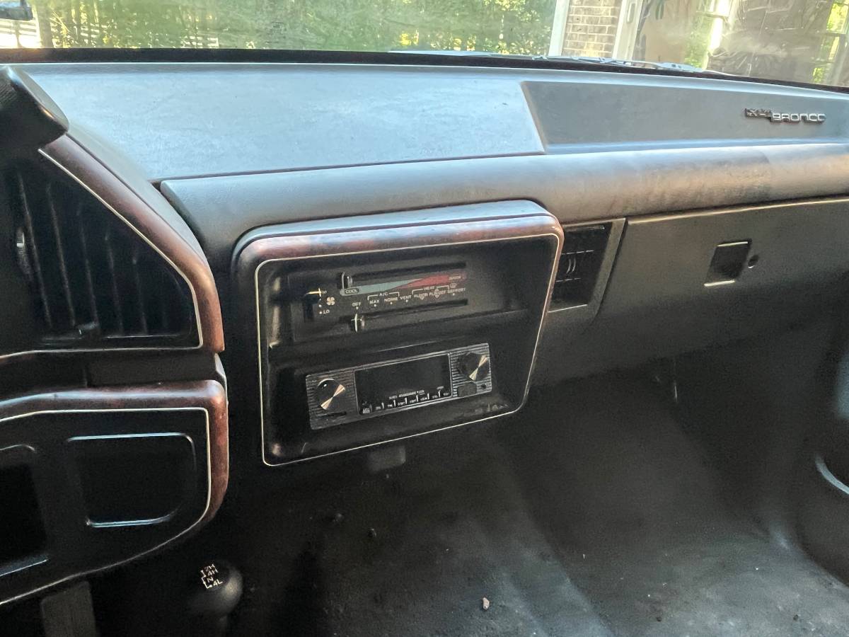 Ford-bronco-4x4-1990-black-4