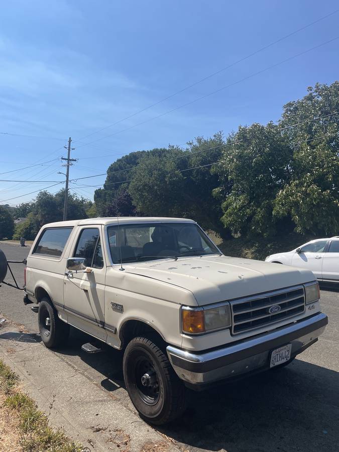 Ford-bronco-4x4-1990-white-1