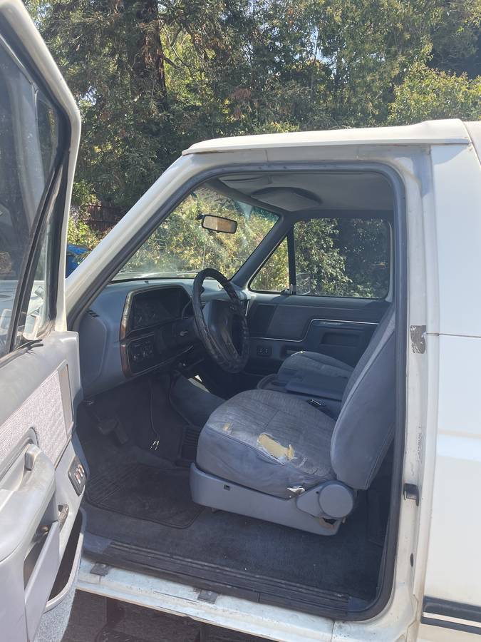 Ford-bronco-4x4-1990-white-2