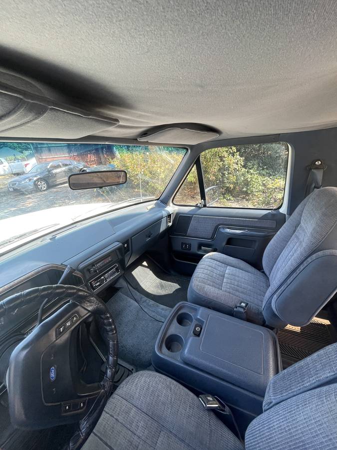 Ford-bronco-4x4-1990-white-3