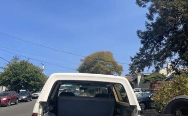 Ford-bronco-4x4-1990-white-4
