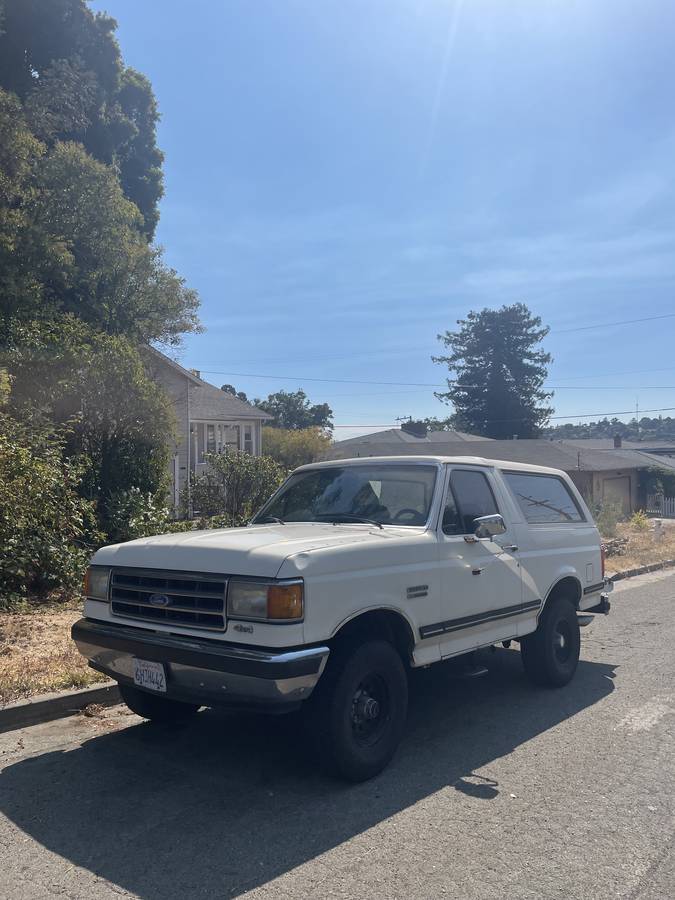 Ford-bronco-4x4-1990-white-5