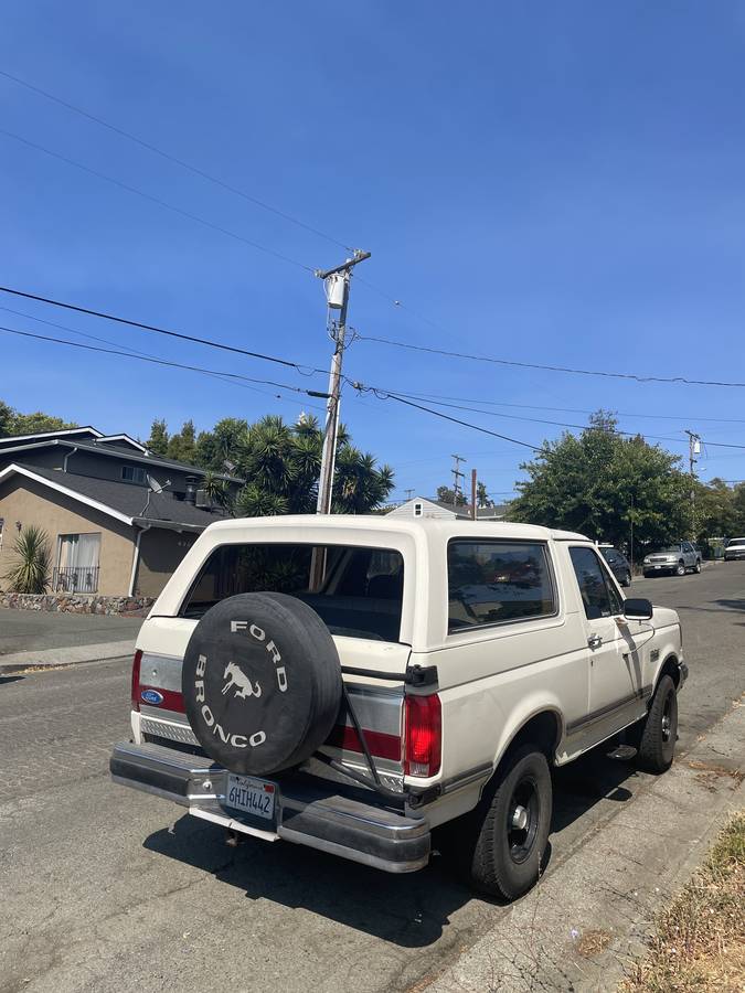 Ford-bronco-4x4-1990-white