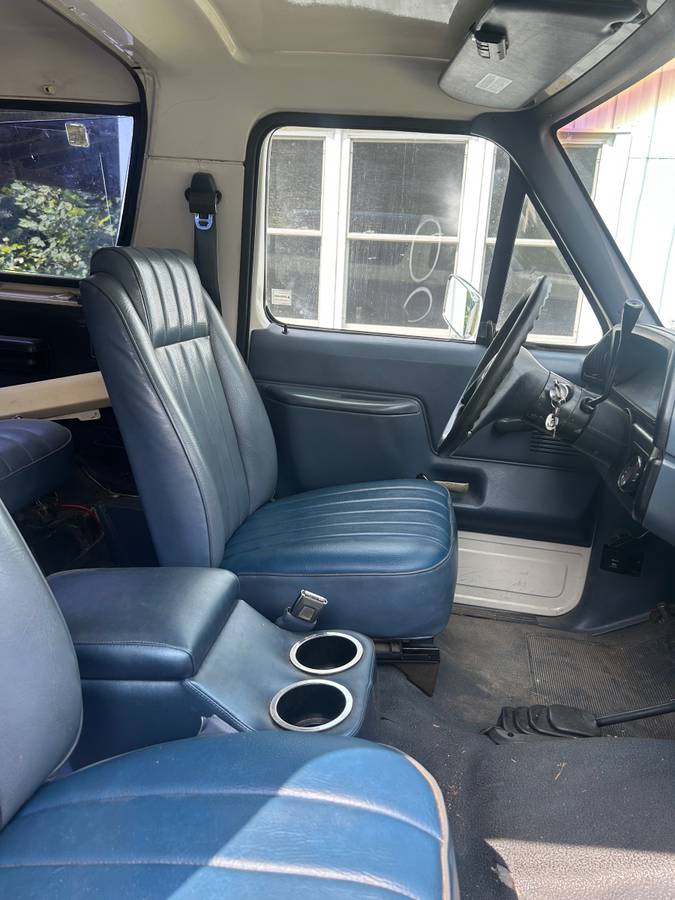 Ford-bronco-coustom-1989-blue-10