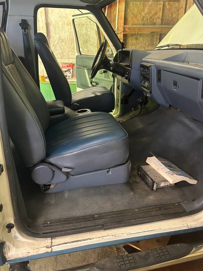 Ford-bronco-coustom-1989-blue-17