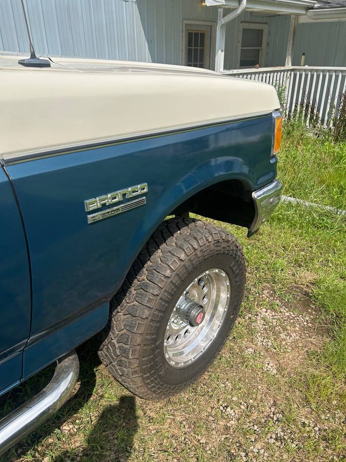 Ford-bronco-coustom-1989-blue-8