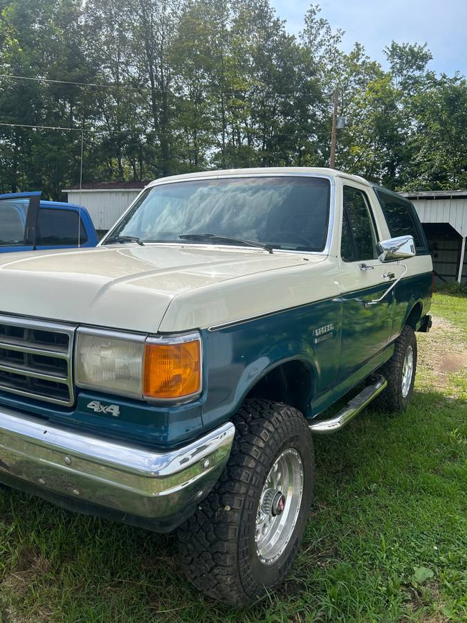 Ford-bronco-coustom-1989-blue