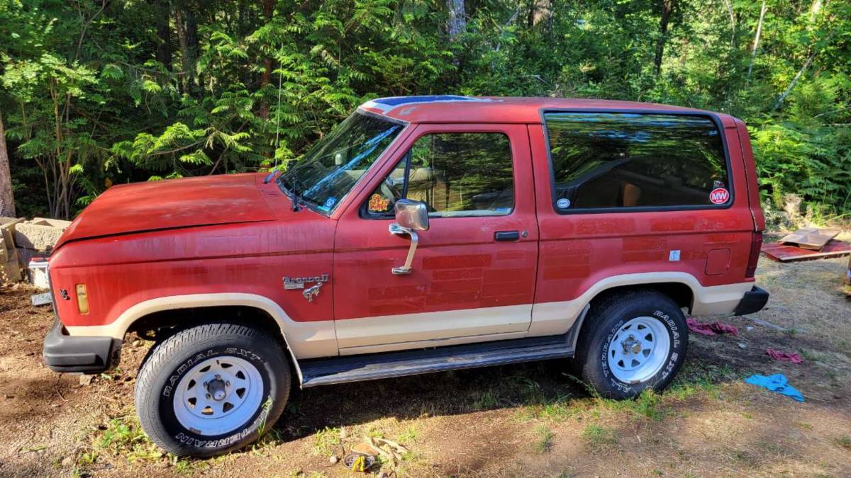Ford-bronco-eddie-bauer-4x4-1985-red