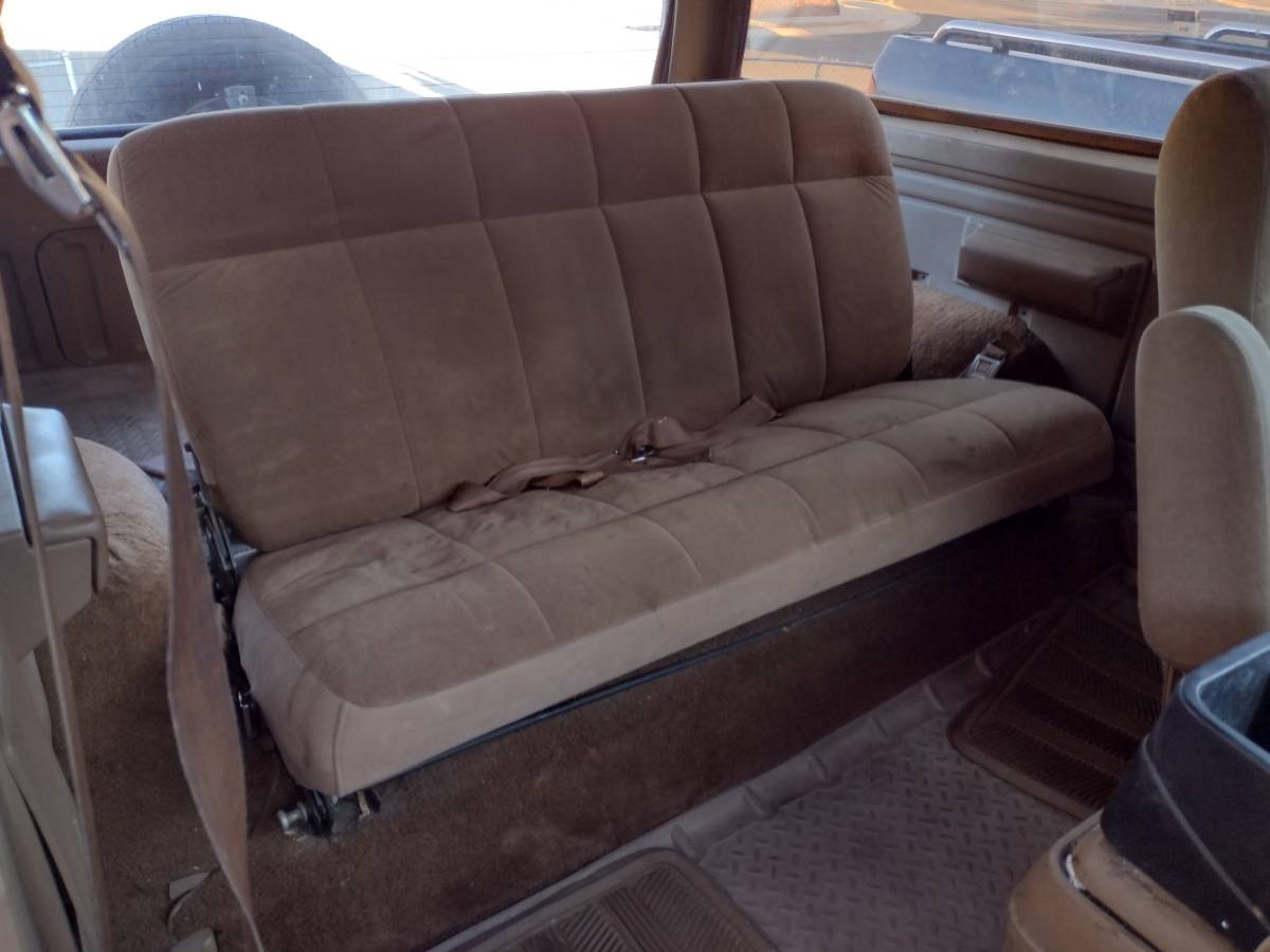 Ford-bronco-eddie-bauer-4x4-1986-brown-13