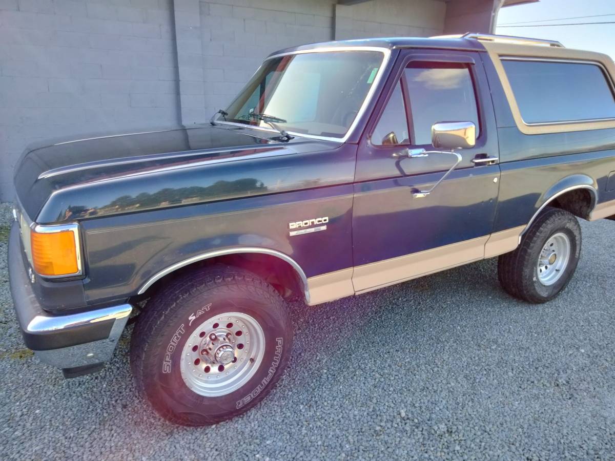 Ford-bronco-eddie-bauer-4x4-1990-blue-1