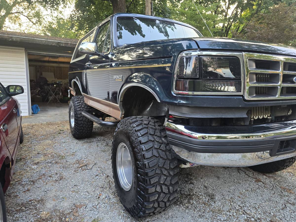 Ford-bronco-eddie-bauer-4x4-1994-green-3