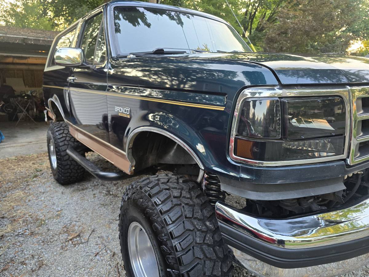 Ford-bronco-eddie-bauer-4x4-1994-green-4