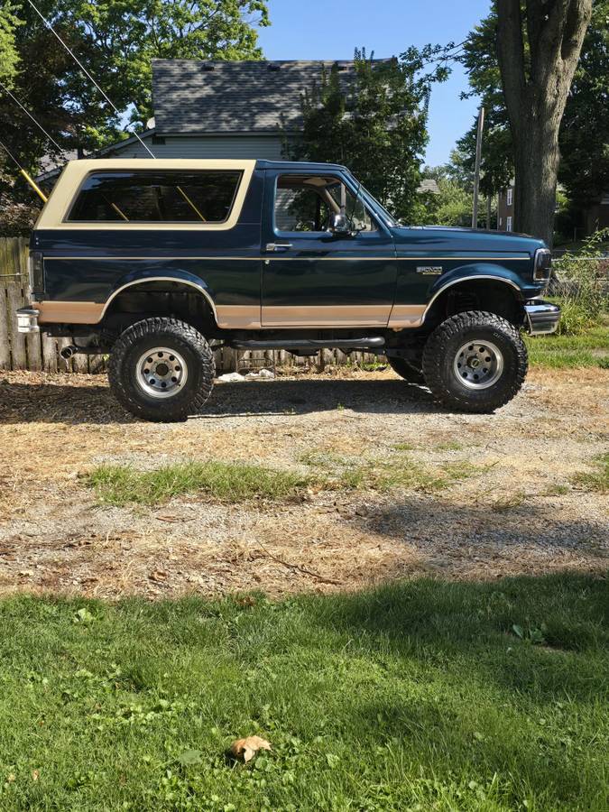 Ford-bronco-eddie-bauer-4x4-1994-green