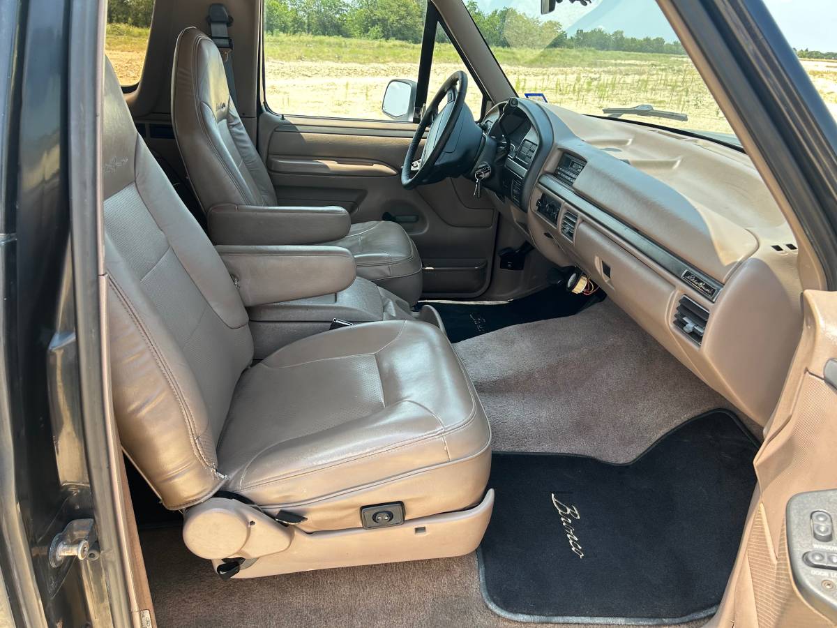 Ford-bronco-eddie-bauer-4x4-1995-8