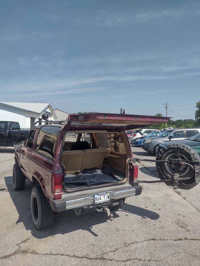 Ford-bronco-ii-1985-brown