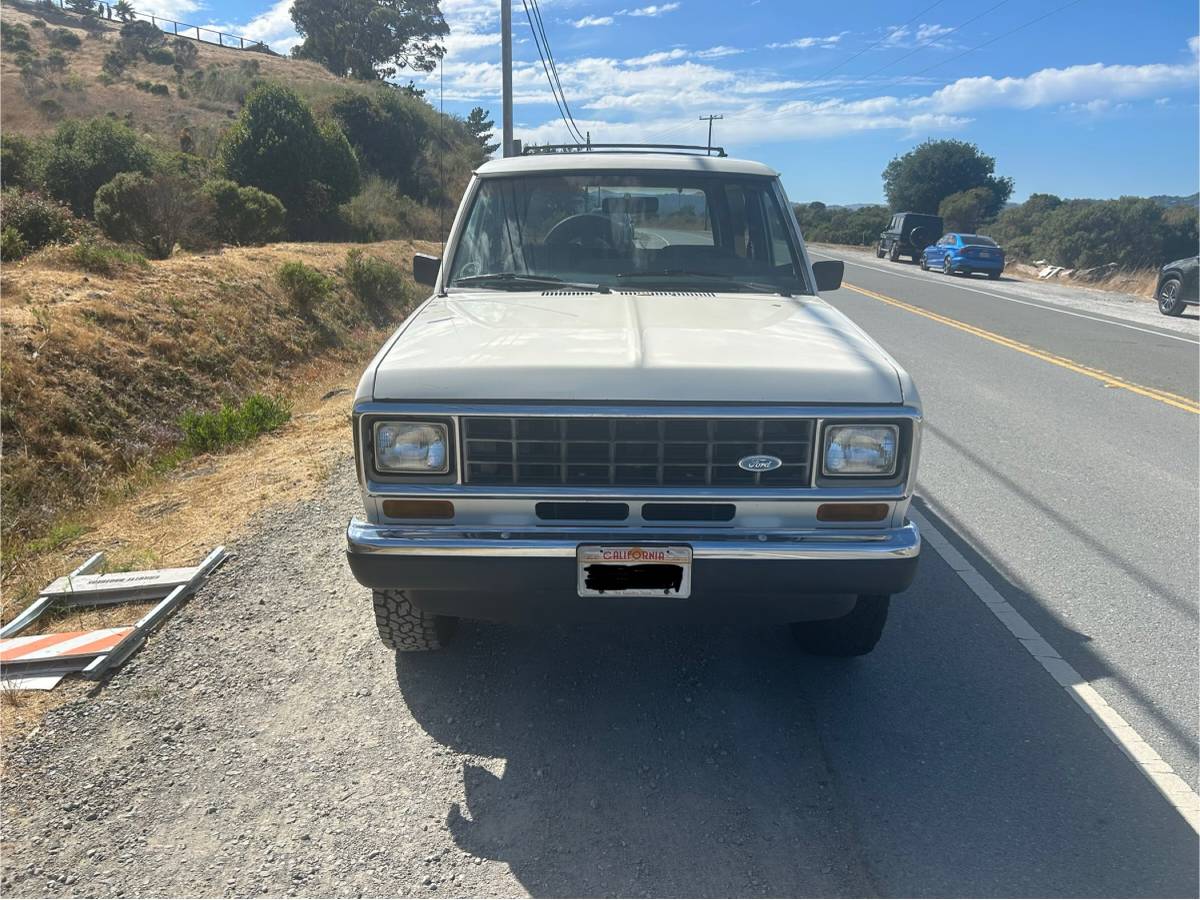 Ford-bronco-ii-1987-white-1