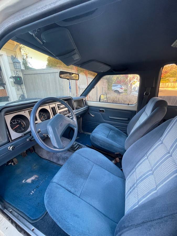 Ford-bronco-ii-1987-white-11