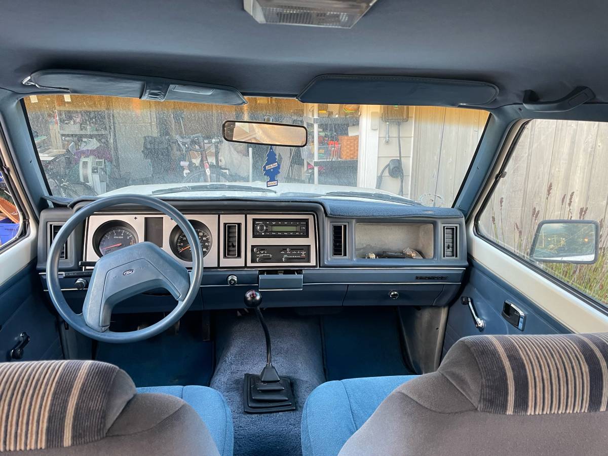 Ford-bronco-ii-1987-white-12