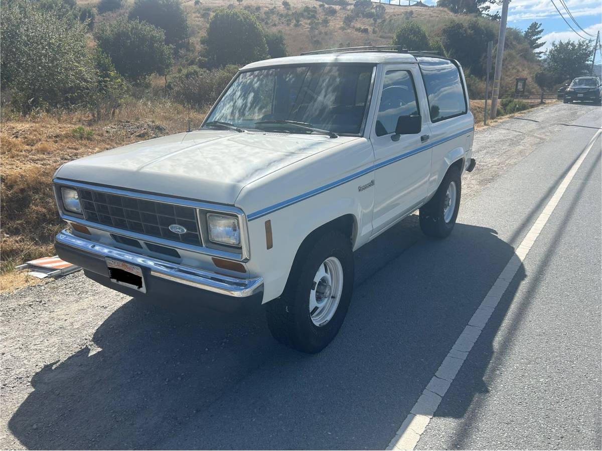 Ford-bronco-ii-1987-white-2