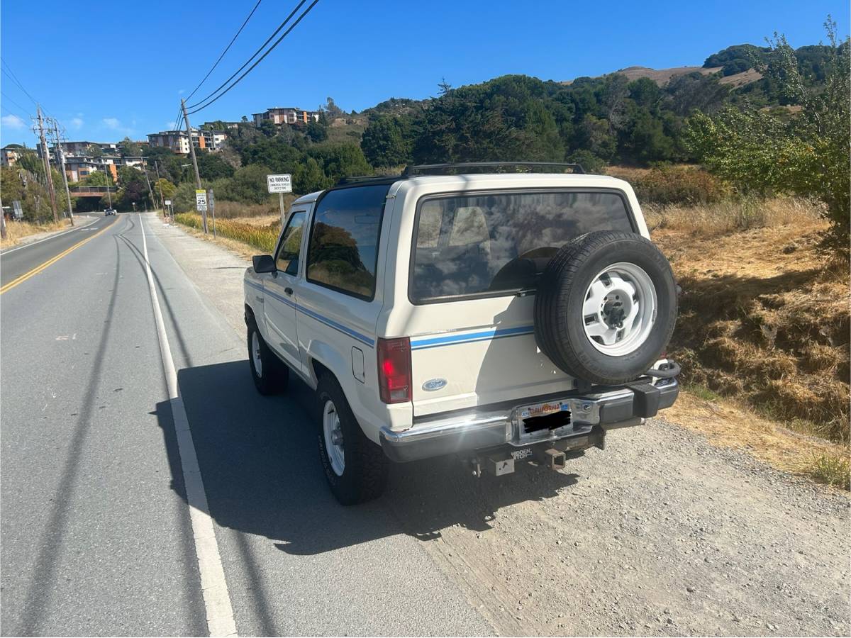 Ford-bronco-ii-1987-white-4