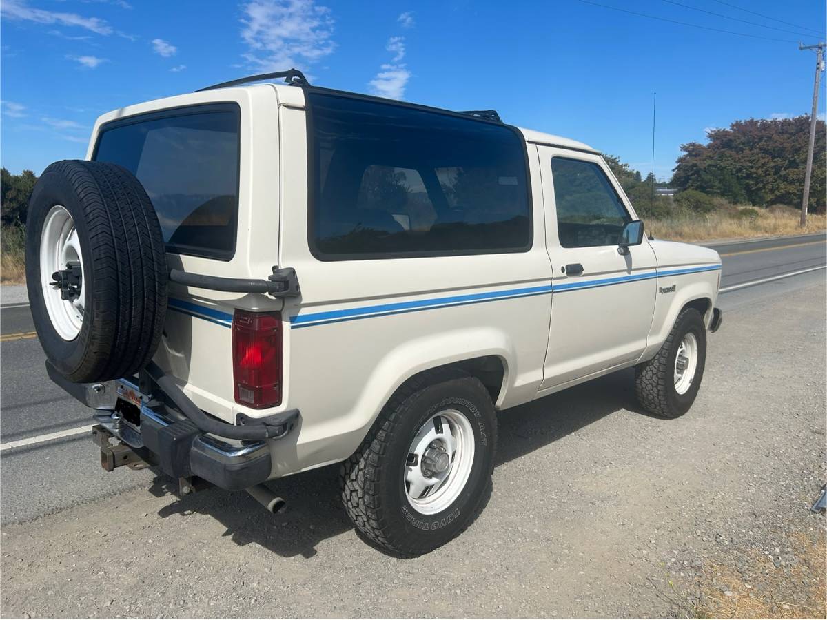 Ford-bronco-ii-1987-white-6