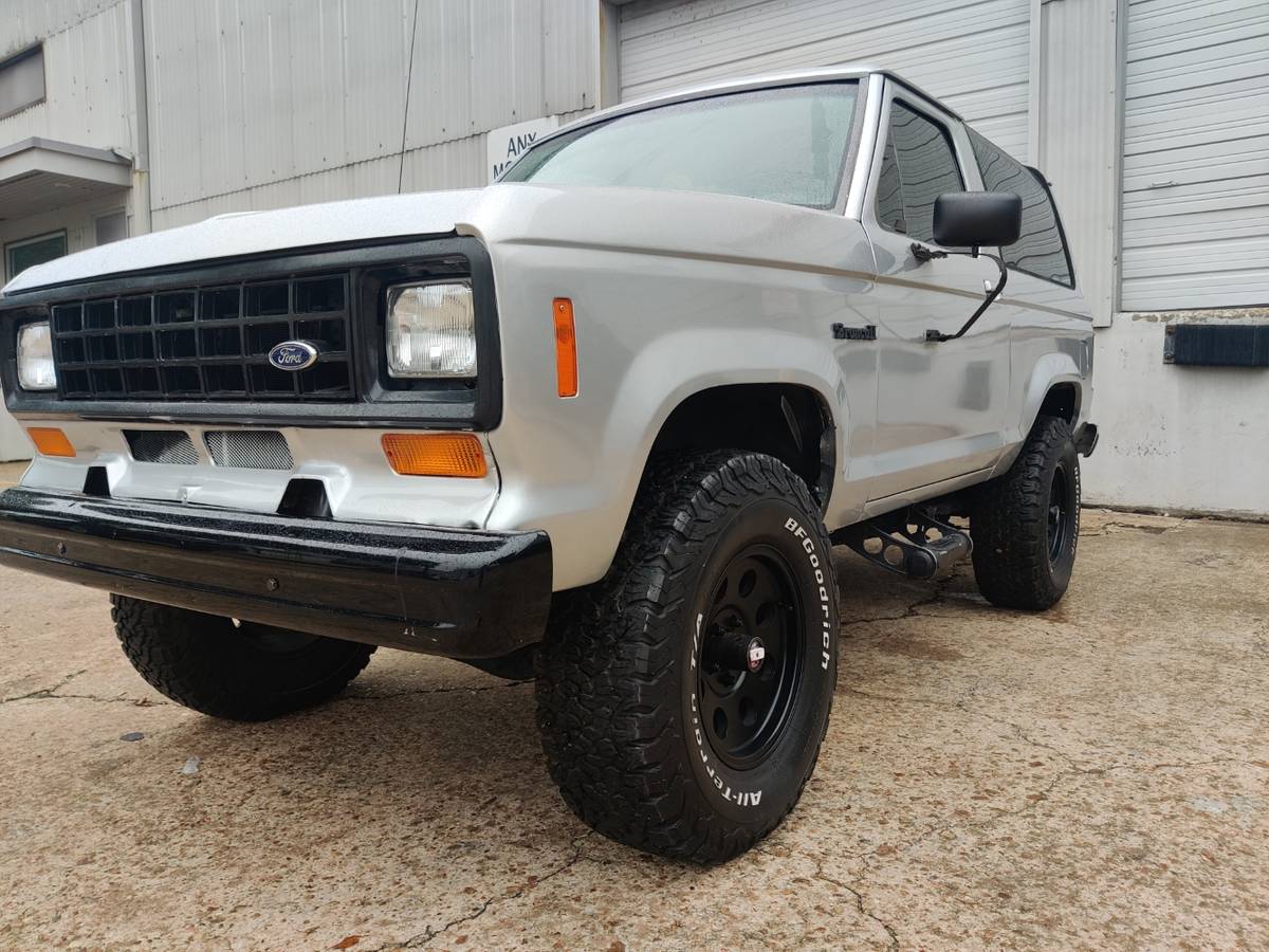 Ford-bronco-ii-1988-grey-1