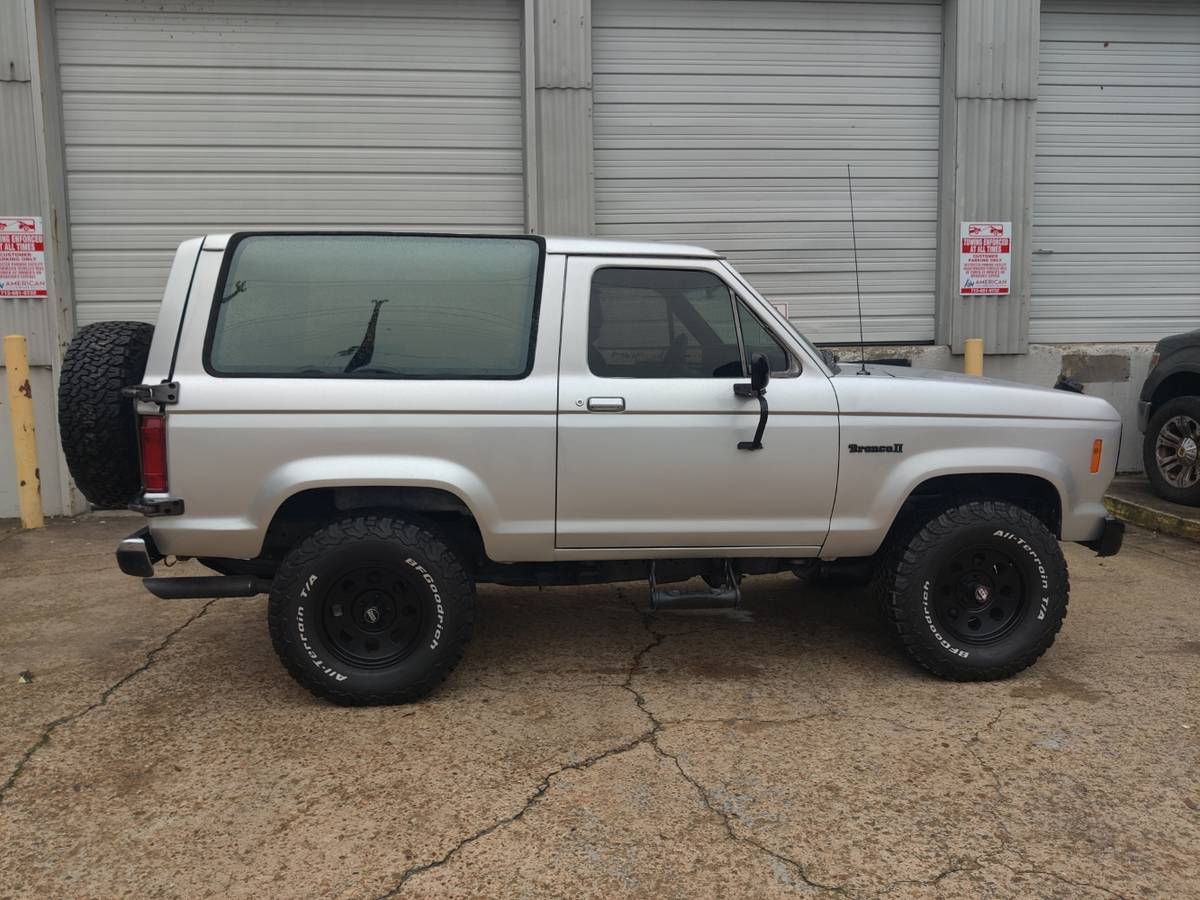Ford-bronco-ii-1988-grey-26