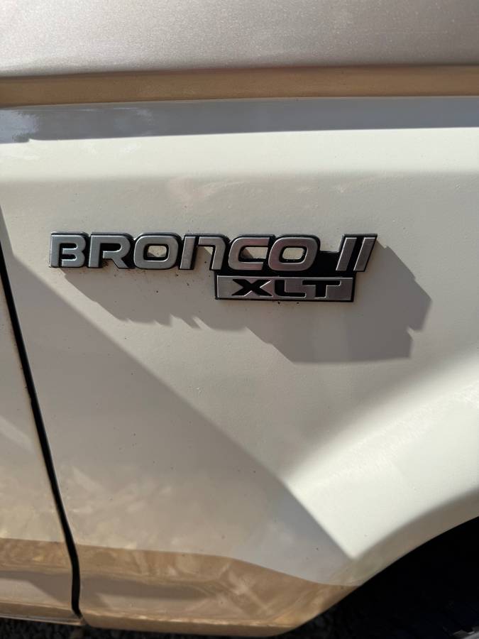 Ford-bronco-ii-1990-white-4