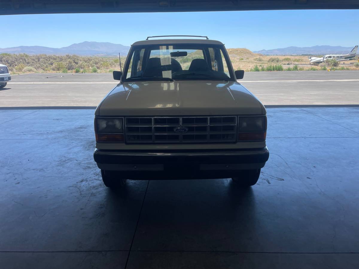 Ford-bronco-ii-1991-white-2