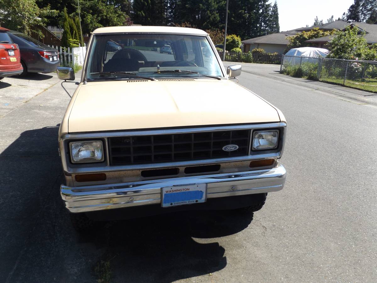 Ford-bronco-ii-xl-1984-custom-1