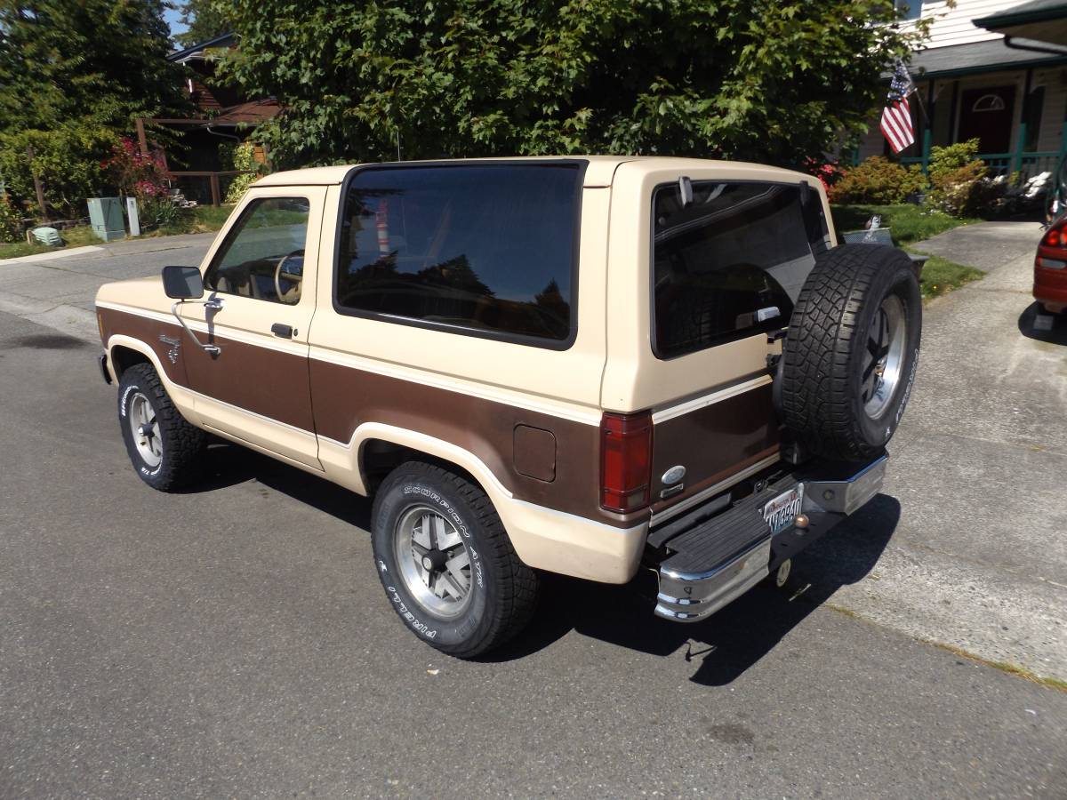 Ford-bronco-ii-xl-1984-custom-10