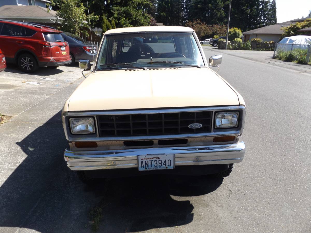Ford-bronco-ii-xl-1984-custom-3