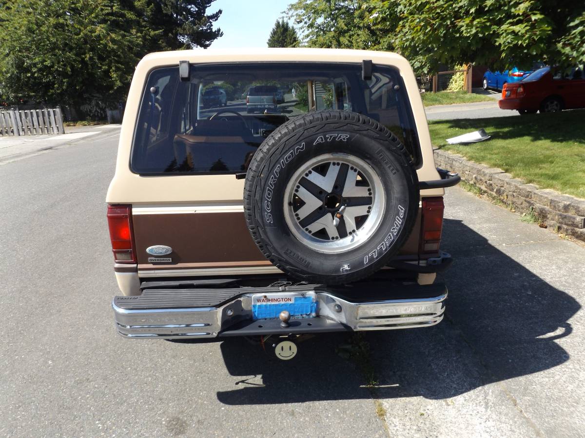 Ford-bronco-ii-xl-1984-custom-4