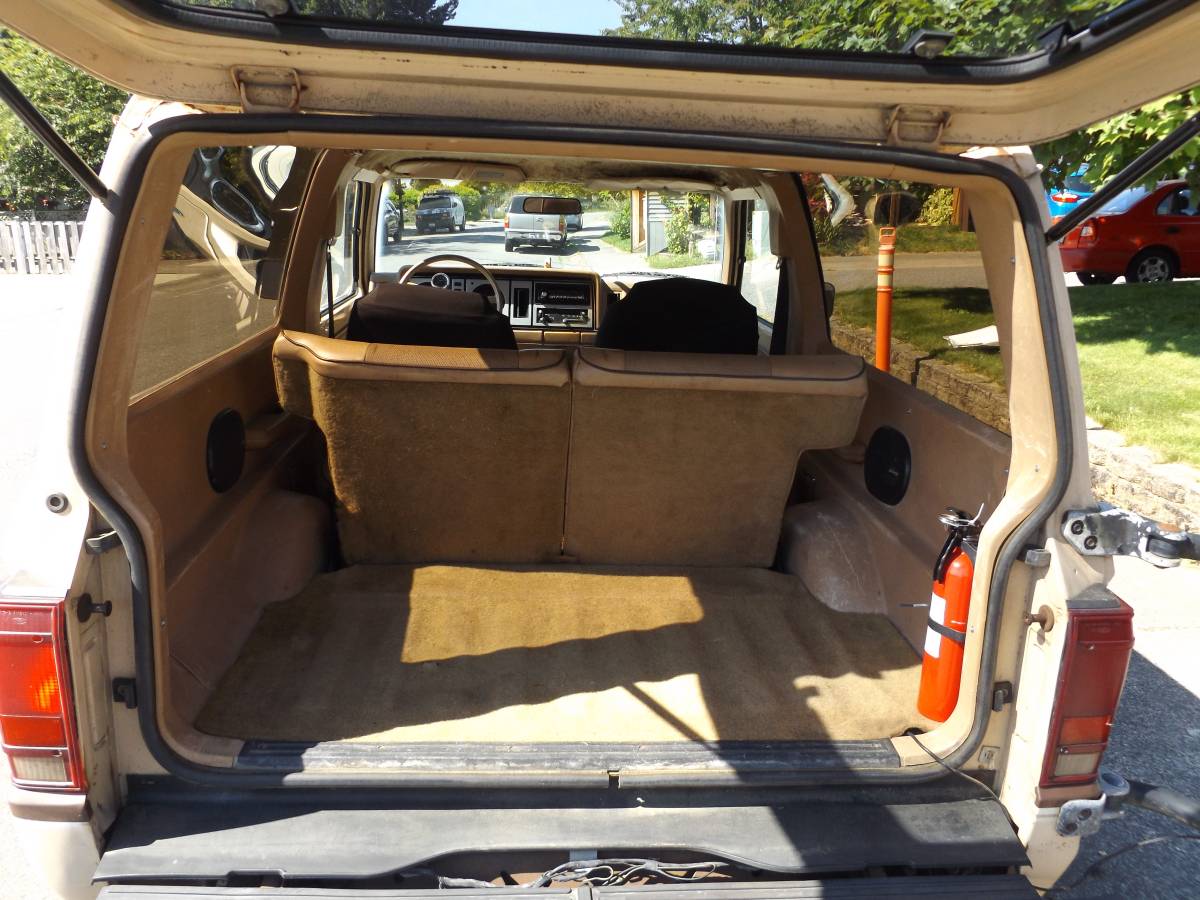 Ford-bronco-ii-xl-1984-custom-5