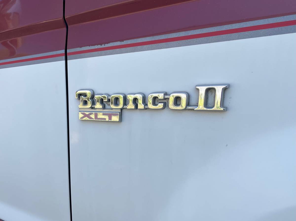 Ford-bronco-ii-xl-1987-red-1