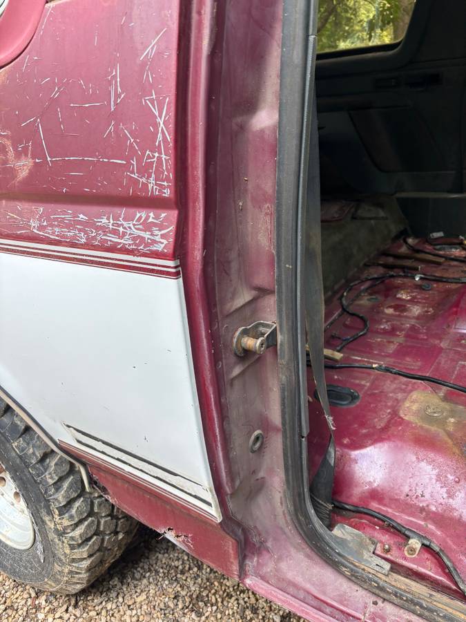 Ford-bronco-sport-1993-red-10