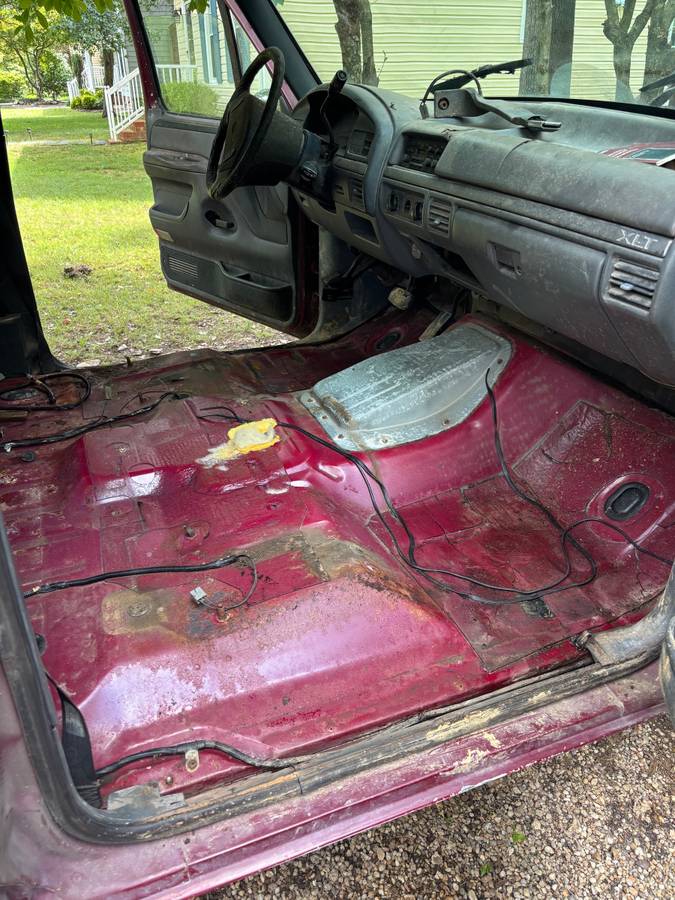 Ford-bronco-sport-1993-red-11