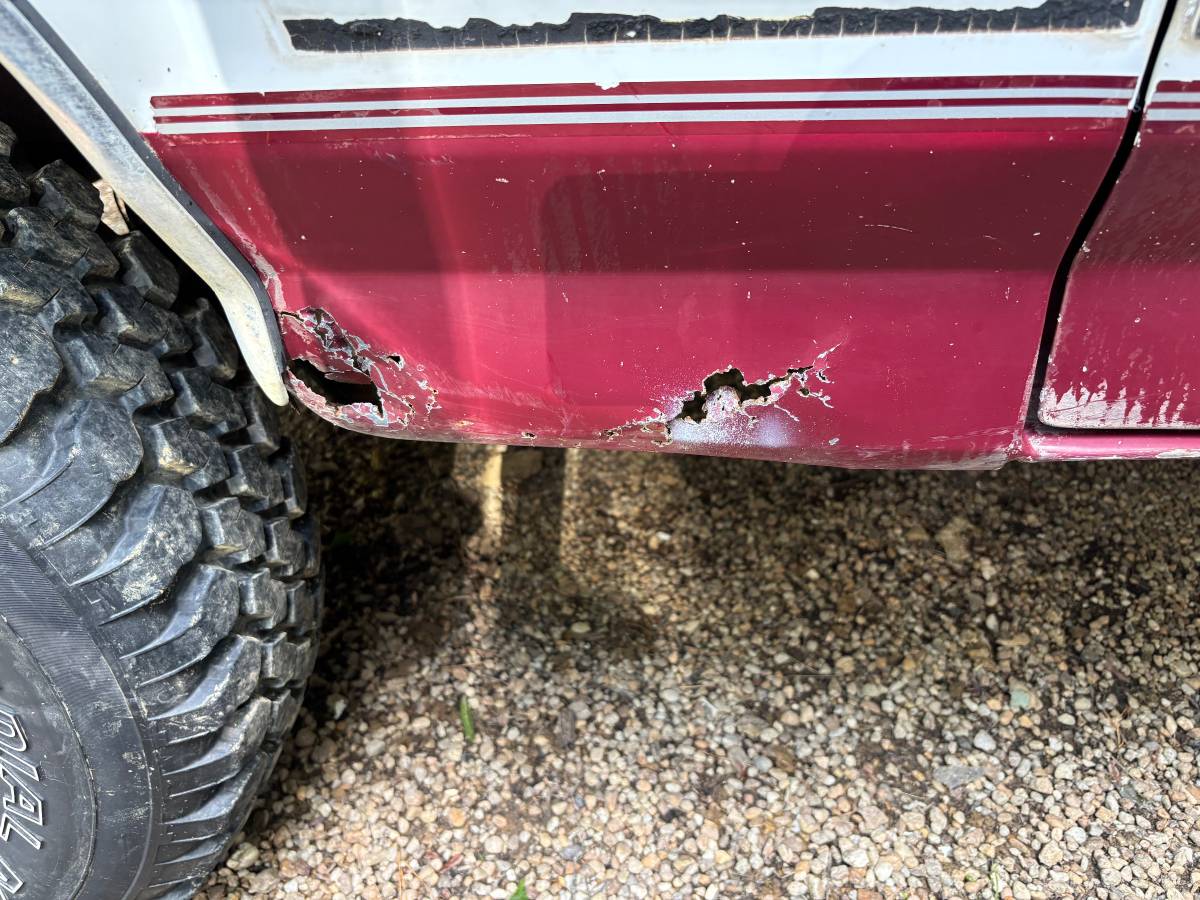 Ford-bronco-sport-1993-red-2