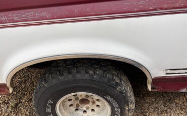Ford-bronco-sport-1993-red