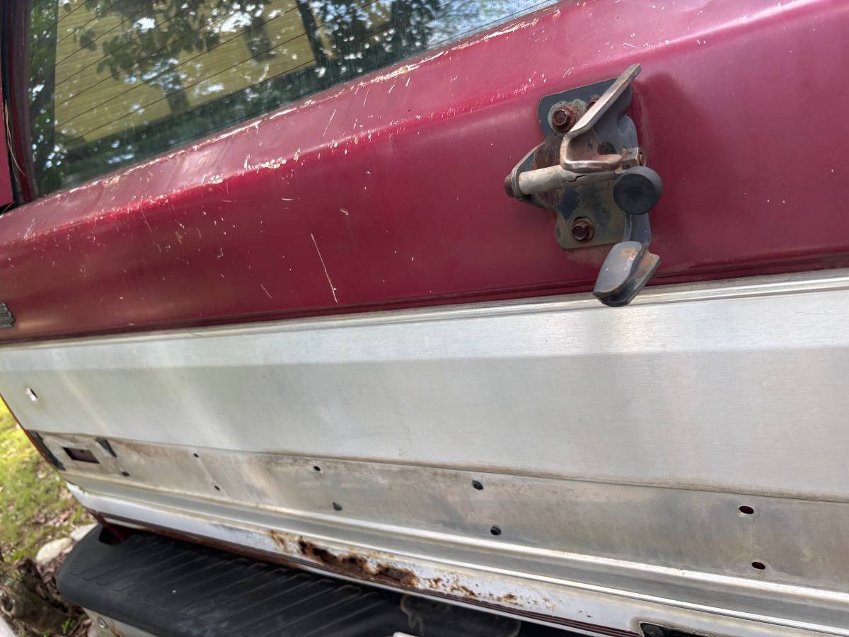 Ford-bronco-sport-1993-red-5