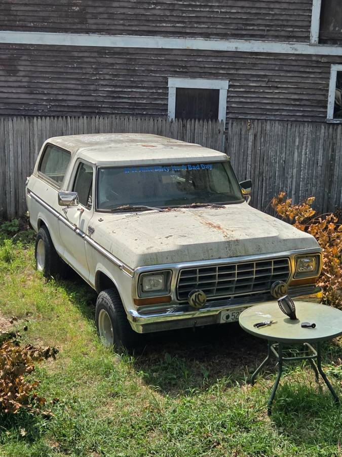Ford-bronco-xlt-1979-white-1