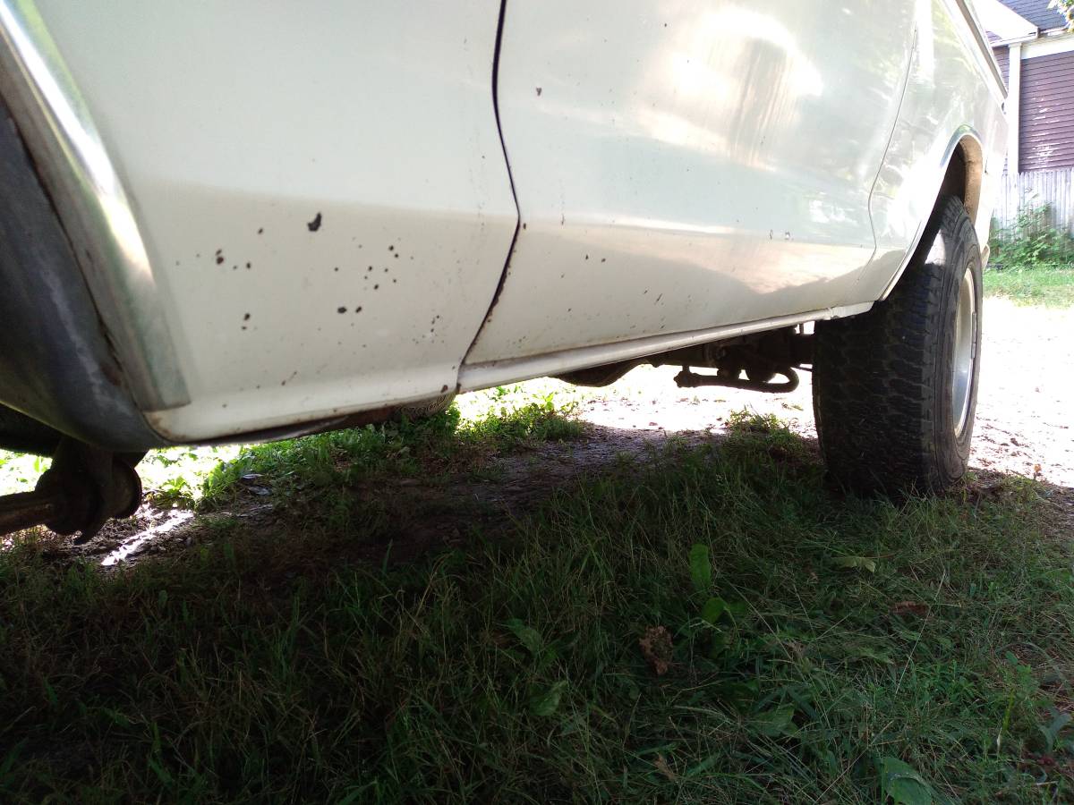 Ford-bronco-xlt-1979-white-2