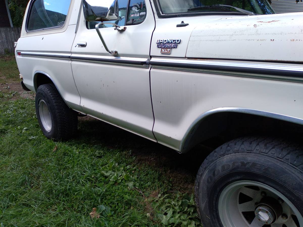 Ford-bronco-xlt-1979-white-5