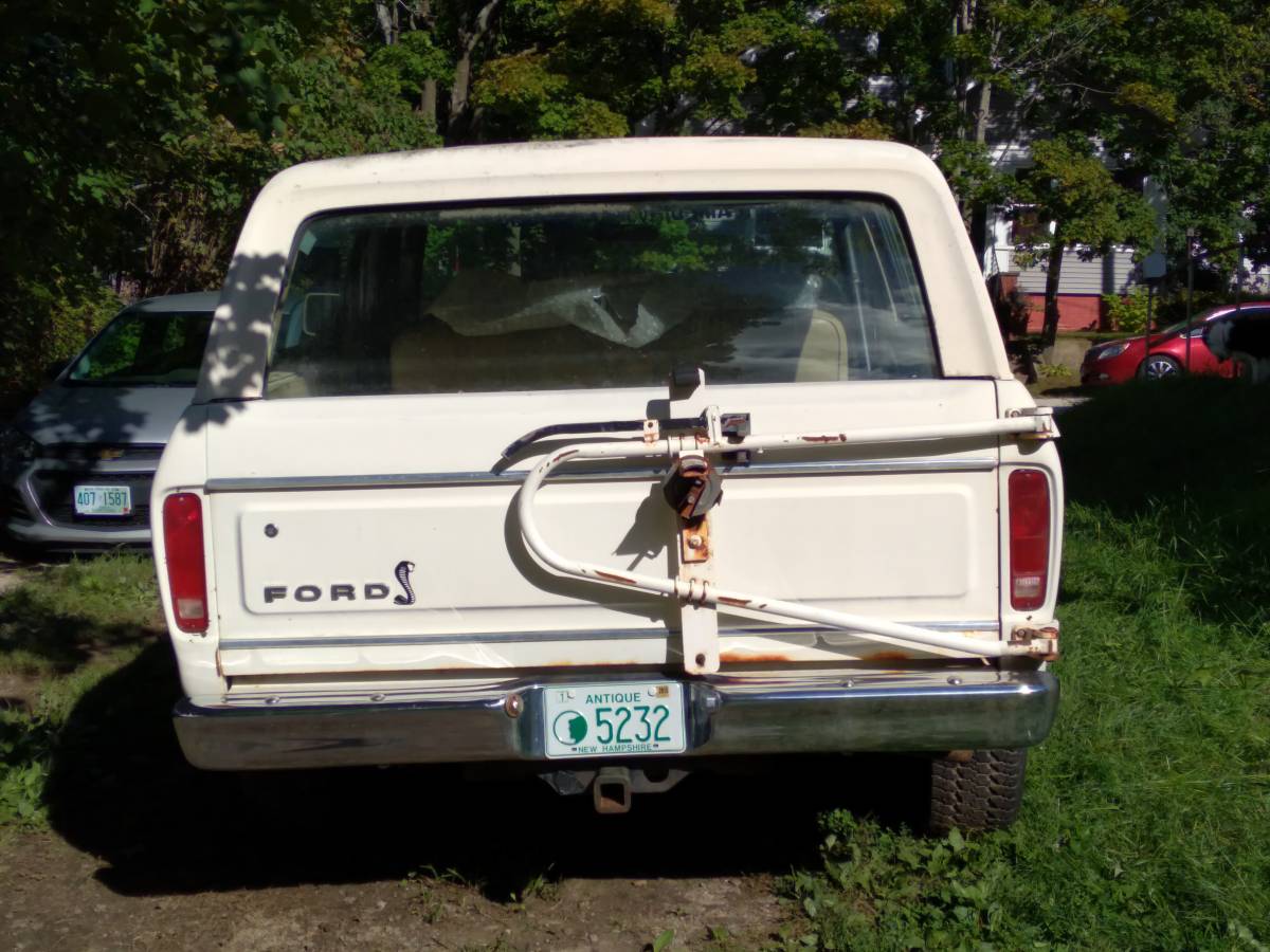 Ford-bronco-xlt-1979-white-8