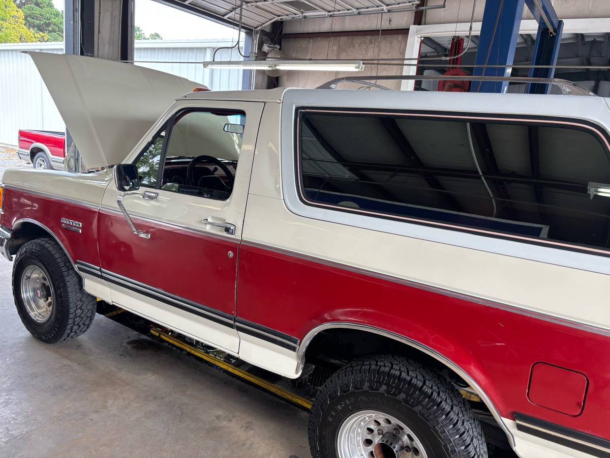Ford-bronco-xlt-1988-red-1